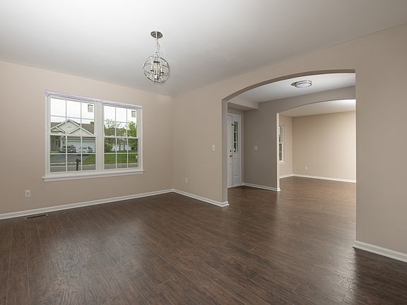 4th image of 783 Long Island Cir