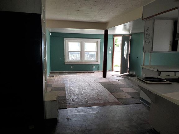 5th image of 104 Union St