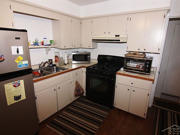 4th image of 231 Trier St