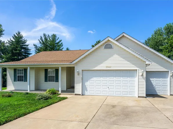 5325 Dunn Ridge Ct, Hazelwood, MO 63042