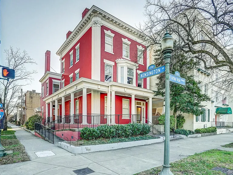 425 N Arthur Ashe Blvd #B — Photo 3