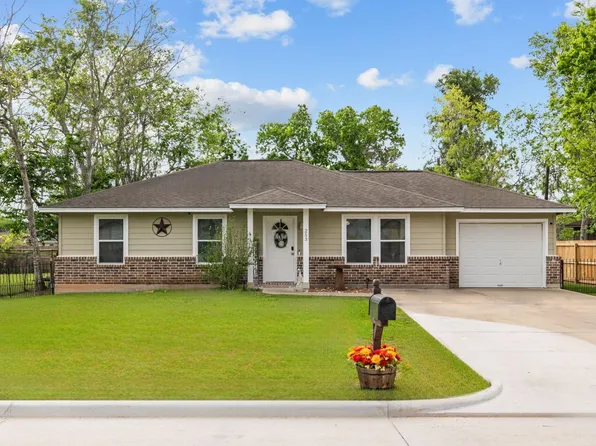 253 Briarcreek St, Clute, TX 77531
