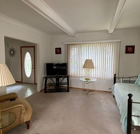 4th image of 130 Crestwood Ave