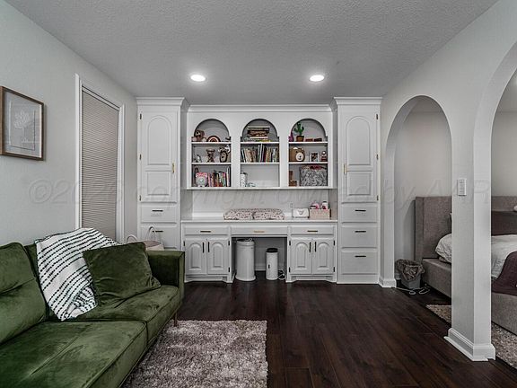 5th image of 223 Skycrest St