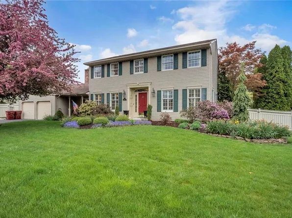 527 Trails End Ct, Easton, PA 18040