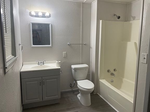 5th image of 1440 W Kaufman St