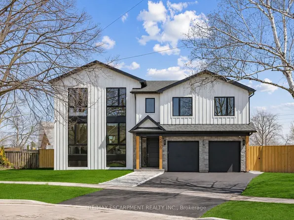 2488 Bridge Rd, Oakville, ON L6L 2H2