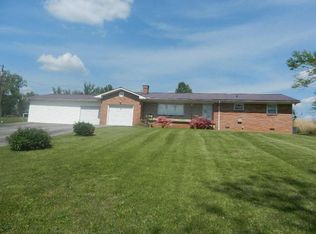 206 Quarry Rd, Harriman, TN 37748