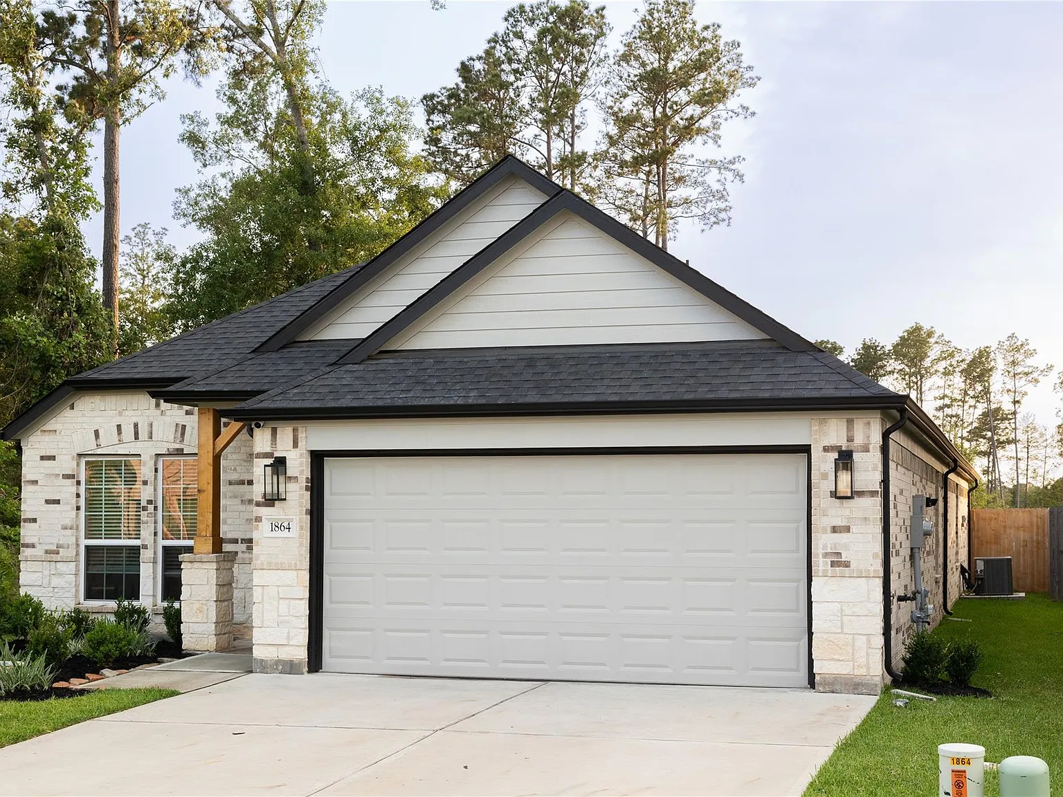 3 bed, 2.0 bath, 2103 sqft, $2,100 — Photo 1
