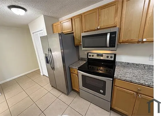 3 bed, 1600 sqft, $2,200 — Photo 4