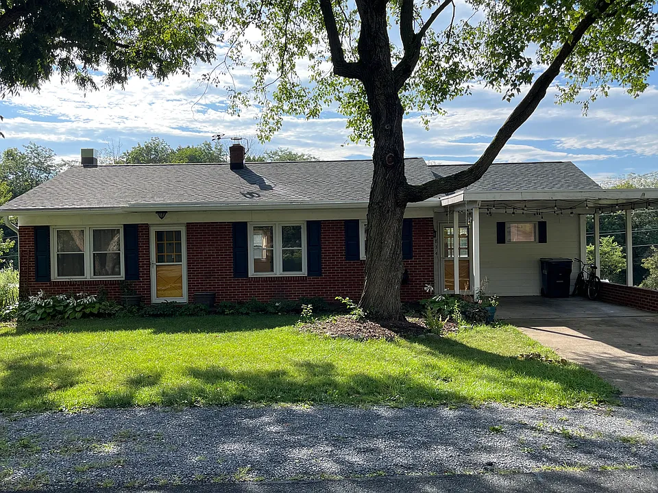 834 College Ave