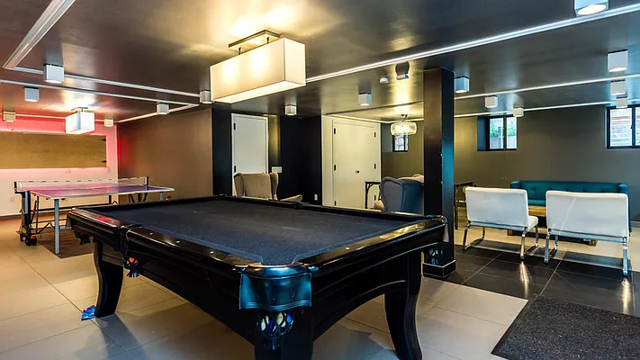 Rented by Nooklyn NYC LLC | media 21