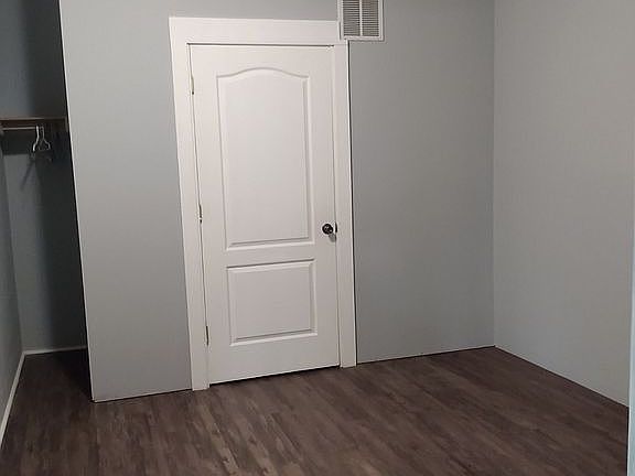 4th image of 614 E Oregon St