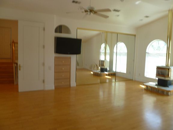 5th image of 8235 S Derby Cir