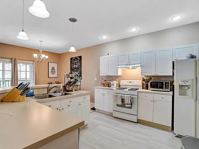 728 Spring Valley Dr — Photo 26