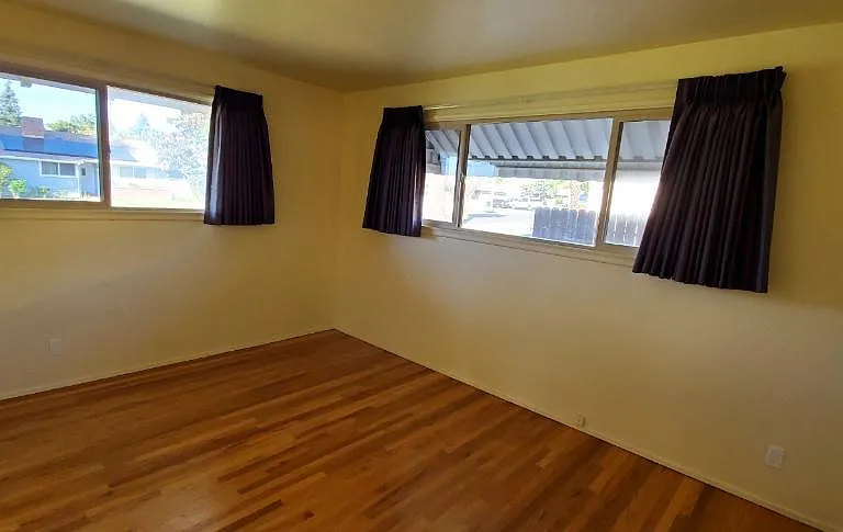 Side bedroom