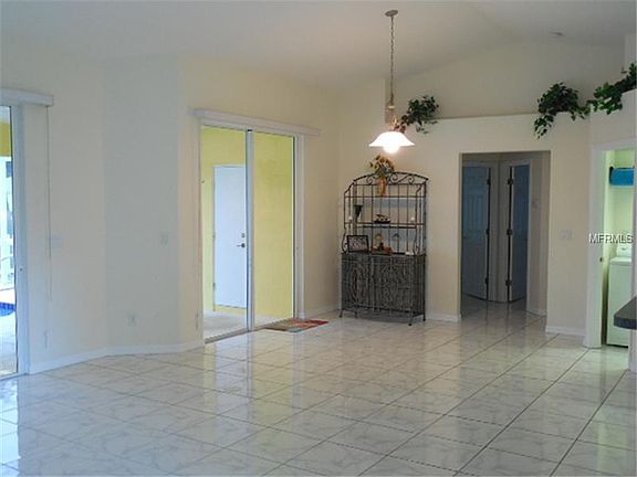 4th image of 83 Broadmoor Ln