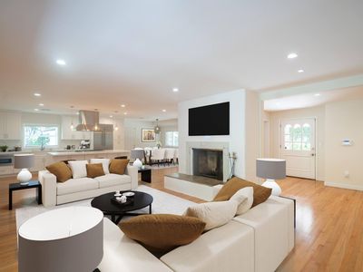 2201 Coldwater Canyon Dr, Beverly Hills, CA, 90210