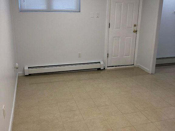 5th image of 5927 163rd St Floor 1