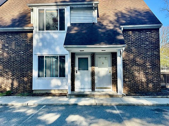 2nd image of 12 Nicholas Ct #12