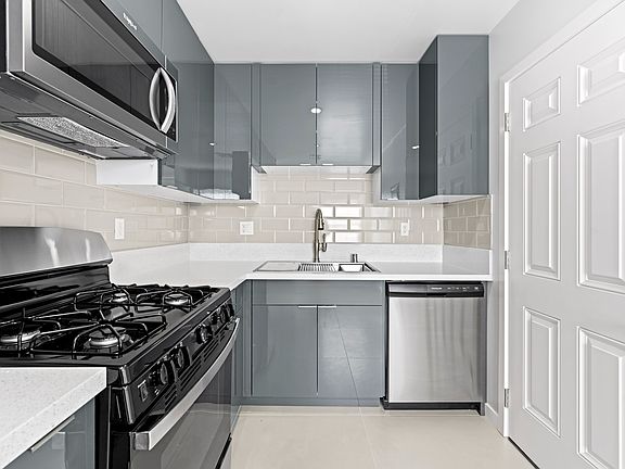 5th image of 1695 N Hollywood Way