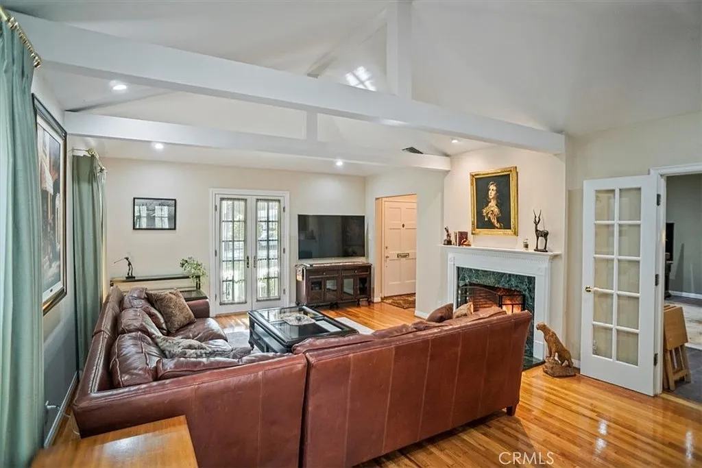 3 bed, 2278 sqft, $9,500 — Photo 2