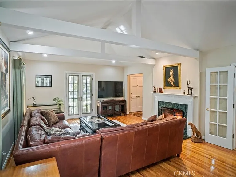 10419 Bloomfield St — Photo 2