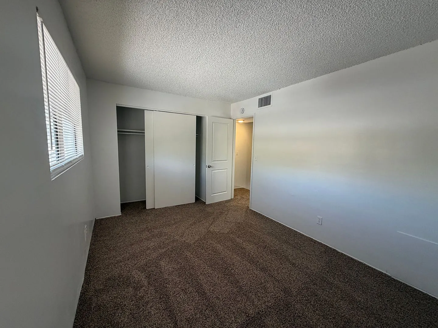 Alvernon2950-10103 — Photo 3