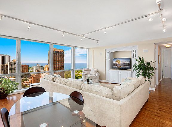 4th image of 340 W Diversey Pkwy APT 2518