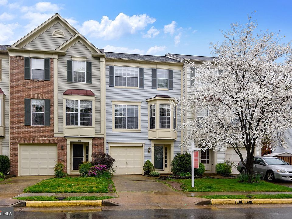 1st image of 343 Barnfield Sq NE