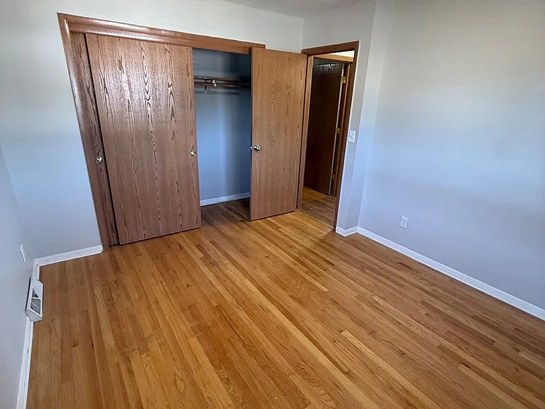 325 Sentinel Dr — Photo 3