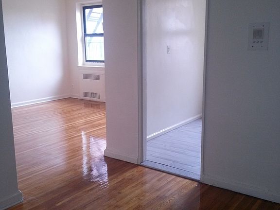 2nd image of 470 Ocean Ave APT Rf4