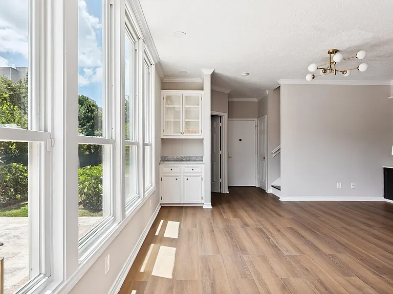 601 Sandman St — Photo 10