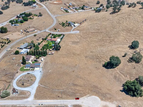 6050 Dogwood Dr, Sanger, CA 93657