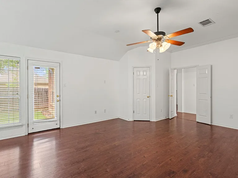 7902 Isaac Pryor Dr — Photo 18