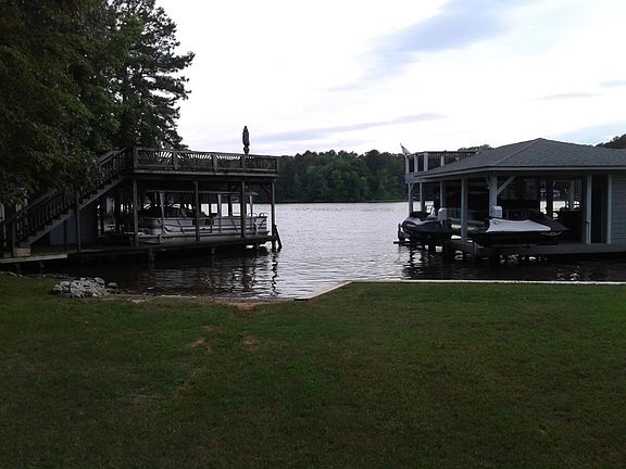 5th image of 23 Poplar Dr