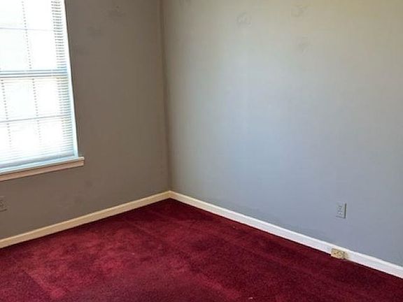5th image of 818 Jackson St