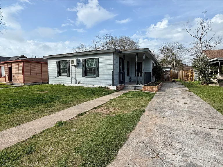 1214 W 5th St — Photo 4