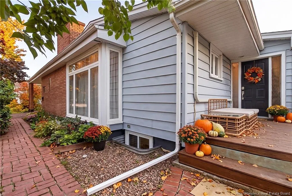 4 bed, 2.0 bath, 2780 sqft, $3,450 — Photo 1