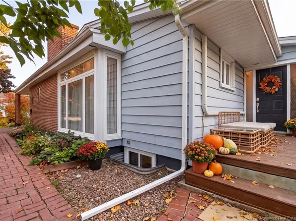 20 Vista Dr, Moncton, NB E1A 4L5