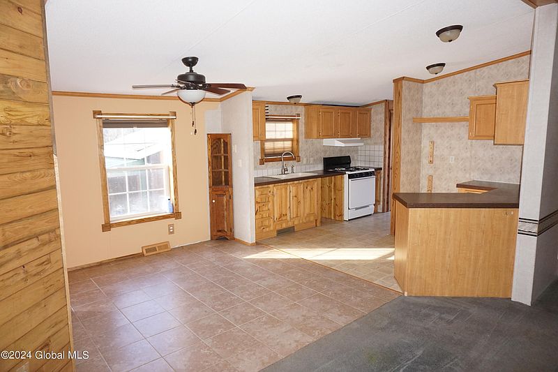 4th image of 109 Paisley Road