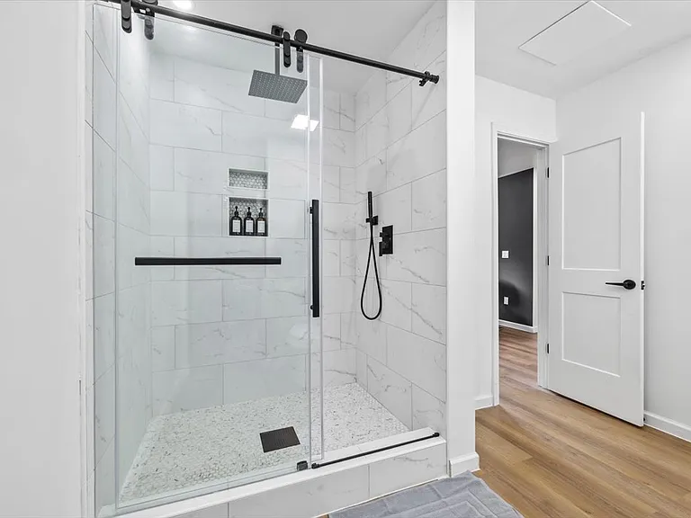 1089 Garibaldi St SW — Photo 13