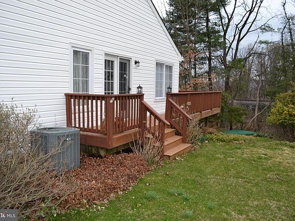5th image of 48 Jacqueline Dr