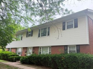 120 Caroline Ct, Geneva, IL 60134