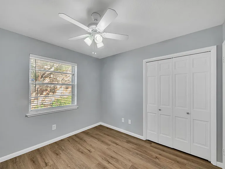 716 Melrose Dr — Photo 18