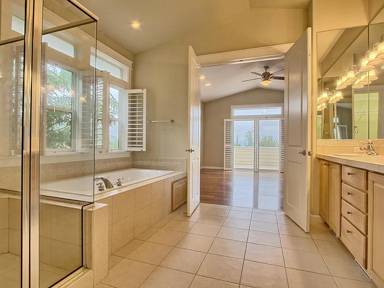 360 N Stonegate Dr — Photo 9