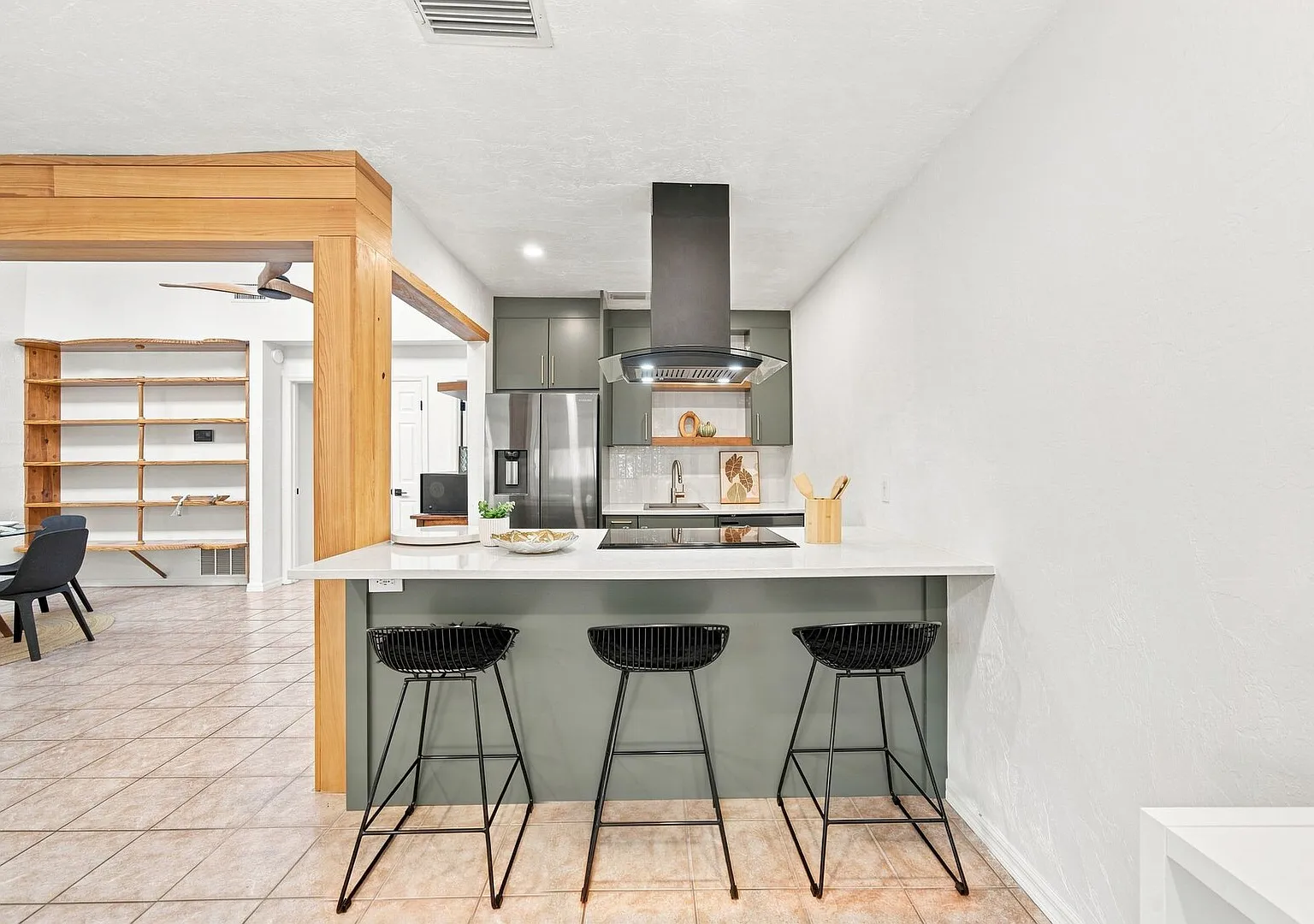 Azalea Park | Mid Century 2BR in Historic Downtown — Photo 3
