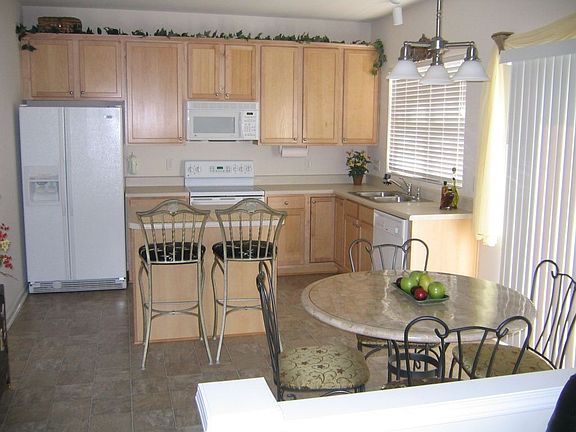 Eat-in Kitchen