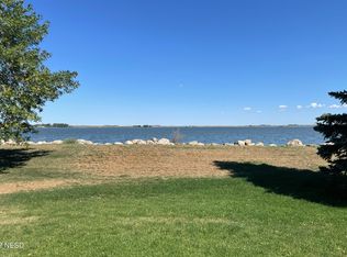 528 W Lakeshore Dr, Waubay, SD 57273