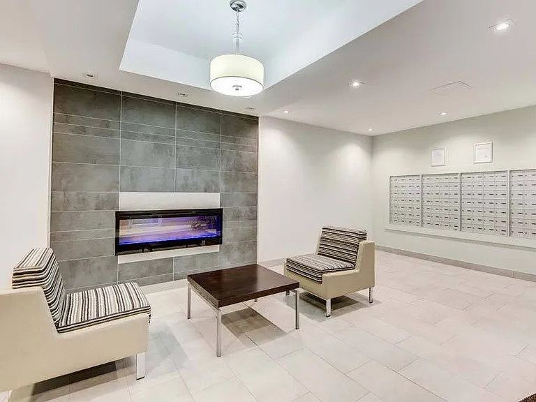 147 Wellington St W — Photo 14